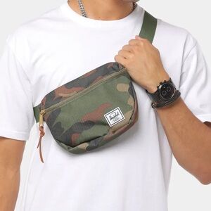 HERSCHEL FOURTEEN HIP PACK